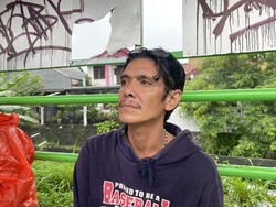 Angkot Tertabrak KRL Awalnya Kandas di Rel Depok, Sopir Selamat karena Loncat