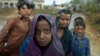 Tatapan Anak-anak Korban Topan Biparjoy