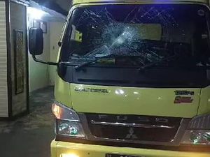 Teror Pemotor Ngawur di Mojokerto, Kaca 5 Truk Dilempar Batu dalam Semalam