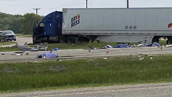 Truk-Minivan Tabrakan di Kanada, 10 Orang Tewas