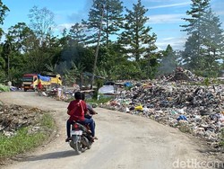 Penampakan Joroknya Jalan Nasional di Sorong Berhiaskan Sampah