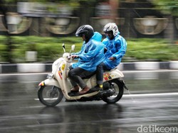Jakarta Hujan Seharian Meski Masuk Musim Kemarau, BMKG Beri Penjelasan