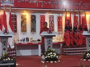 Koster Kampanye di Depan Anak Sekolah: Jangan Lupa Pilih PDI Perjuangan