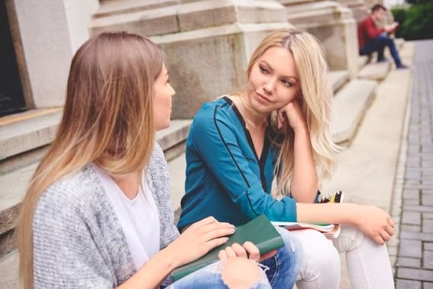 asertif menyampaikan yang dirasakan. foto freepik.com: gpointstudio