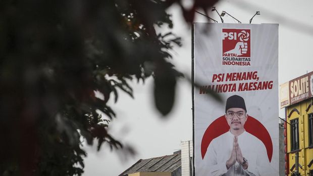 Kaesang Pangarep mengaku siap menjadi Depok Pertama. Baliho bergambar dirinya terpampang di Jalan Margonda Raya.
