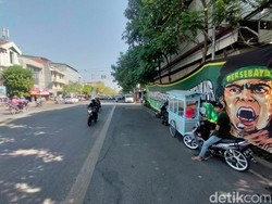 Spanduk Persebaya Jelang Ulang Tahun ke-96 Hijaukan Surabaya