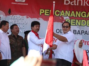 Bagi-bagi Bendera, Kepala BPIP: Sang Merah Putih Wajib Kita Hormati