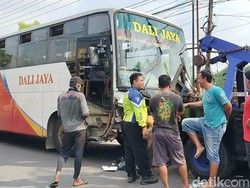 Bus Kebut-kebutan Tabrak Bikers di Bojonegoro, Dua Orang Tewas