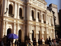 Makau dan Candu Kesepian