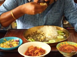 Disangka Meninggal Dunia, Pria Ini Ternyata Asyik Makan Pangsit