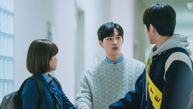 Drama Cheongdam International High School Lee Jong-hyuk sebagai Seo Do-eon dalam drama Cheongdam International High School atau drama Korea Bitch x Rich (2023).