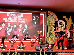 Di Depan Megawati, Ganjar Pranowo Joged Bumbung