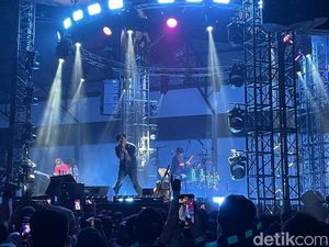 Seloroh Armand Maulana yang Girang Konser GIGI Dihadiri Jokowi Seloroh Armand Maulana yang Girang Konser GIGI Dihadiri Jokowi
