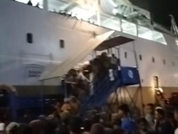 Detik-detik Kepanikan Penumpang saat KM Bukit Siguntang Terbakar di Parepare