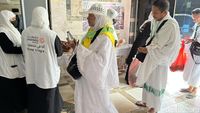 Potret Momen Kedatangan Jemaah Haji Gelombang Pertama dari Madinah di Makkah