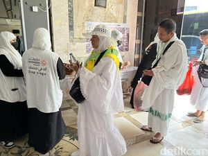 Potret Momen Kedatangan Jemaah Haji Gelombang Pertama dari Madinah di Makkah
