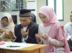 Jerat Narkoba Bikin Sejoli Menikah di Kantor Polisi