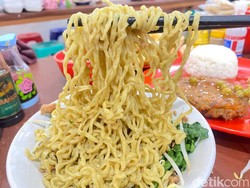 Bakmi Bangka Rasa Restoran yang Nyempil di Gang Perkantoran Setiabudi