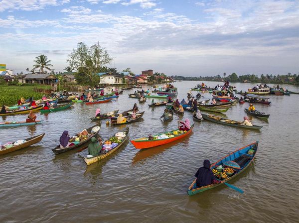 Denyut Ekonomi di Pasar Terapung Banjar Kalsel
