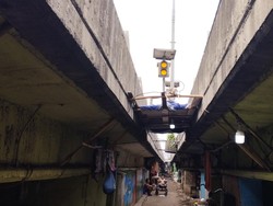 Melihat dari Dekat Permukiman di Kolong Jembatan Angke Jakbar