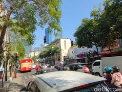 Chant Persebaya Gantikan Bunyi Totot Totot di Zebra Cross Surabaya