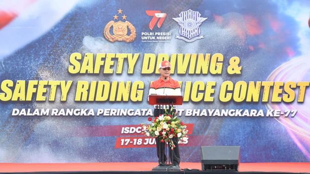 Polri menggelar perlombaan Safety Driving dan Safety Riding