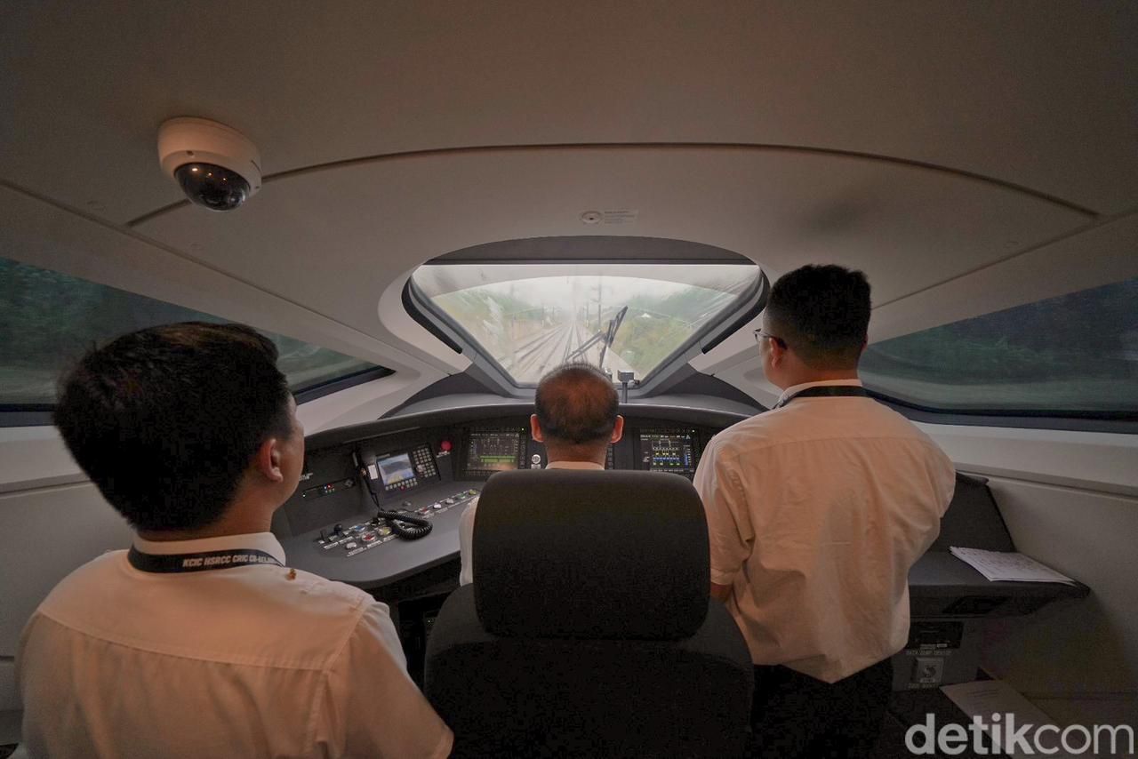 Potret Uji Coba Kereta Cepat Jakarta Bandung tembus 300 Km/Jam (Doc. PT KCIC).