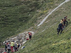 Pebalap Sepeda Meninggal Usai Jatuh ke Jurang di Tour de Suisse