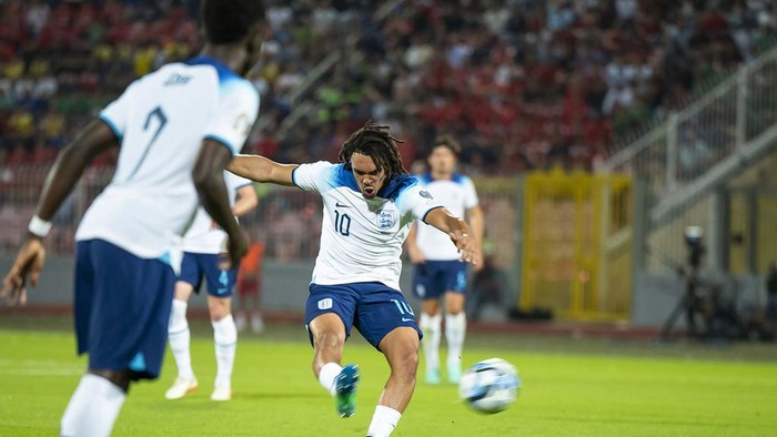 Englands Trent Alexander Arnold scores his sides second goal during the Euro 2024 group C qualifying soccer match between Malta and England at the National stadium in Ta Qali, near Valletta, Malta, Friday, June 16, 2023. (AP Photo/Rene Rossignaud)