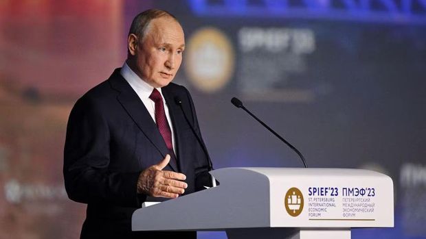 Russian President Vladimir Putin delivers a speech during a session of the St. Petersburg International Economic Forum (SPIEF) in Saint Petersburg, Russia, June 16, 2023. Sputnik/Ramil Sitdikov/Host photo agency via REUTERS- FILE PHOTO