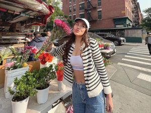 6 Gaya Aaliyah Massaid di Amerika, Cantiknya Bikin Pangling 6 Gaya Aaliyah Massaid di Amerika, Cantiknya Bikin Pangling