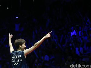 Aksi-aksi Chen Yu Fei Hajar Carolina Marin Berujung Juara Indonesia Open 2023 Aksi-aksi Chen Yu Fei Hajar Carolina Marin Berujung Juara Indonesia Open 2023