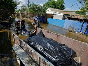 Banjir di Kherson Surut, Sejumlah Warga Ditemukan Tewas Banjir di Kherson Surut, Sejumlah Warga Ditemukan Tewas