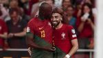 Aksi Penerobos Lapangan Peluk dan Angkat Tubuh Ronaldo