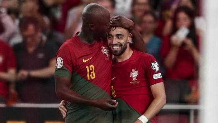 Bruno Fernandes Portugal's midfielder Bruno Fernandes (R) celebrates with Portugal's midfielder Danilo Pereira after scoring his team's second goal during the UEFA Euro 2024 group J qualification football match between Portugal and Bosnia-Herzegovina at the Luz stadium in Lisbon on June 17, 2023. (Photo by CARLOS COSTA / AFP)