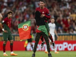 Insiden Fans Peluk Ronaldo Warnai Kemenangan Portugal 3-0 Atas Bosnia