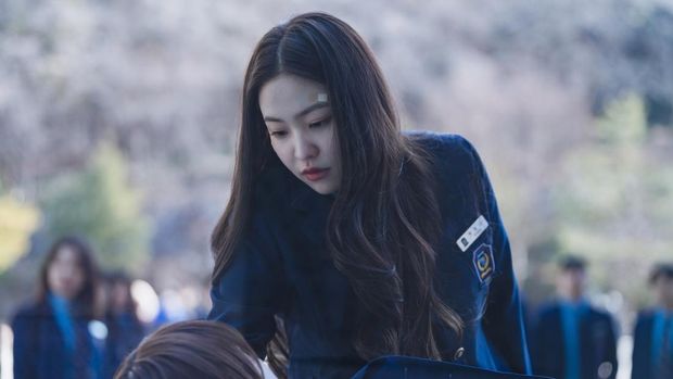 Kim Ye-rim atau Yeri Red Velvet sebagai Baek Je-na dalam drama dalam drama Cheongdam International High School atau drama Korea Bitch x Rich. (tvN Asia)