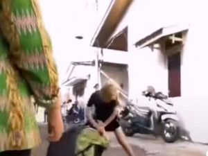Viral ABG Putri di Pontianak Aniaya Teman, Polisi Ungkap Duduk Perkaranya Viral ABG Putri di Pontianak Aniaya Teman, Polisi Ungkap Duduk Perkaranya