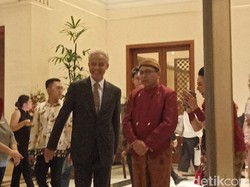 Ganjar Pranowo Hadiri Pernikahan Anak Politikus PDIP Aria Bima
