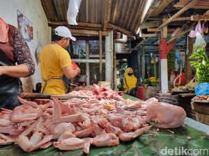 Harga Daging Ayam hingga Bawang Merah Naik di Bandung Harga Daging Ayam hingga Bawang Merah Naik di Bandung