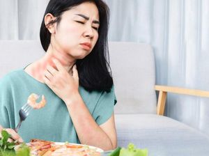 Tenggorokan Sakit Saat Menelan? Ini 5 Penyebab dan Cara Mengobati Tenggorokan Sakit Saat Menelan? Ini 5 Penyebab dan Cara Mengobati