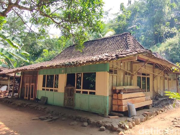 Potret Penghuni Terakhir di Kampung Mati Kulon Progo
