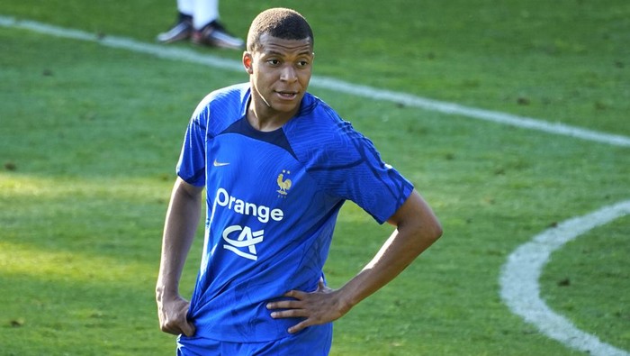 French soccer player Kylian Mbappe reacts during a training session with the French national team at the national soccer team training center in Clairefontaine, west of Paris, Tuesday, June 13, 2023. The door is open for Real Madrid to try signing Kylian Mbappé because the France superstar decided not to extend his Paris Saint-Germain contract into 2025. (AP Photo/Michel Euler)