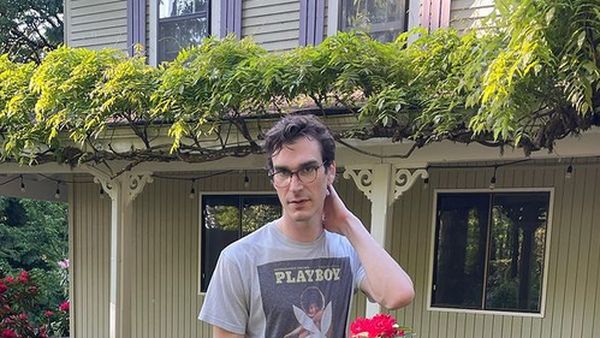 8 Foto Putra Bos Majalah Playboy, Join OnlyFans Demi Bisa Beli Kartu Pokemon