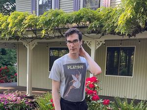 8 Foto Putra Bos Majalah Playboy, Join OnlyFans Demi Bisa Beli Kartu Pokemon