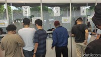 Penukaran tiket Indonesia vs Argentina berlangsung di Gedung Serbaguna GBK, Jakarta.