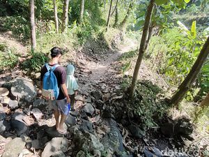 Ngerinya Akses Kampung Mati Kulon Progo, Miring 70 Derajat-Rawan Batu Jatuh Ngerinya Akses Kampung Mati Kulon Progo, Miring 70 Derajat-Rawan Batu Jatuh