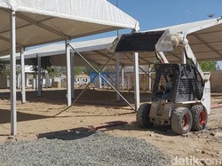 Jemaah Memantau Langsung Tempat Wukuf Haji di Arafah