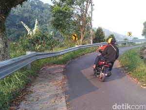 Sempitnya Akses Jalan Menuju Terasering Panyaweuyan