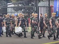 TNI-Polri Mulai Berdatangan di GBK Jelang Indonesia Vs Argentina
